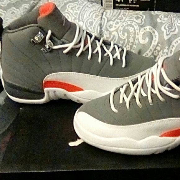 Jordan 12 Retro Kids - Picture 3 of 5